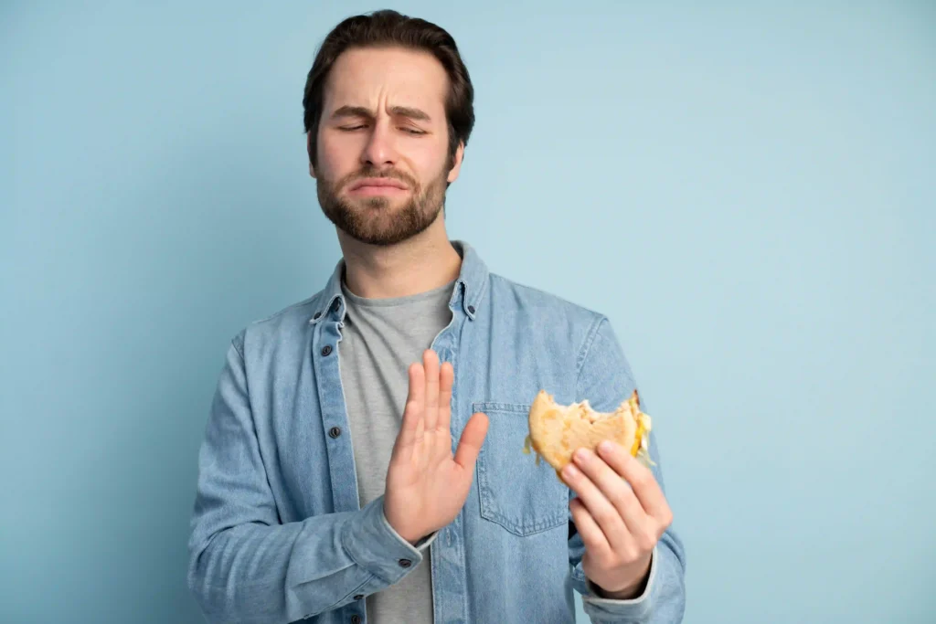 A man avoiding junk food to reduce belly fat