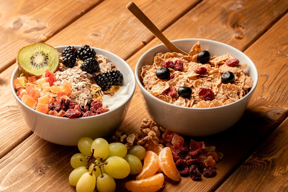 A balaced breakfast including Oat meal and fruits. A heathy and natural pre-workout.